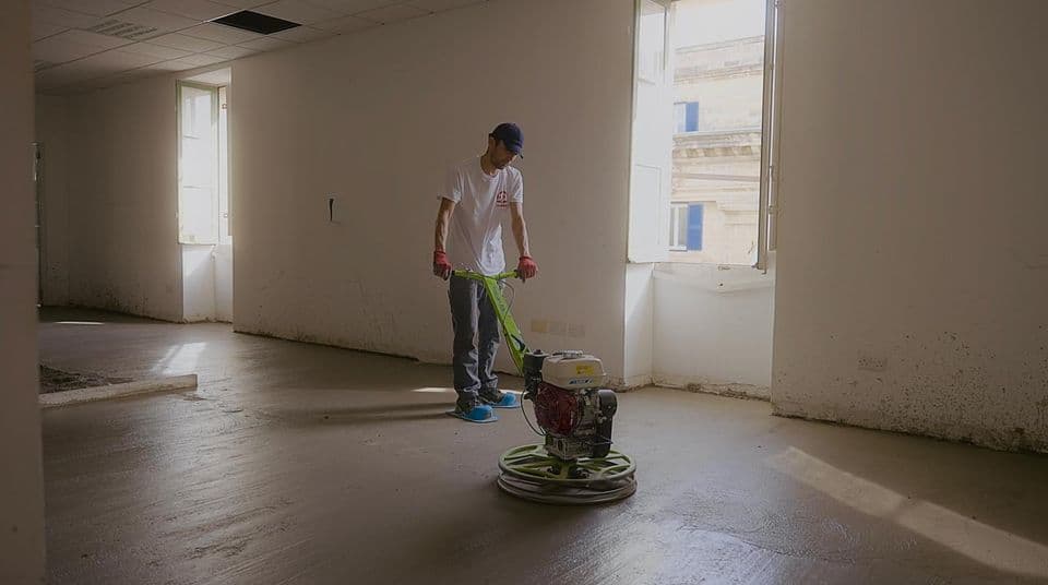 Power floating a sand and cement floor screed