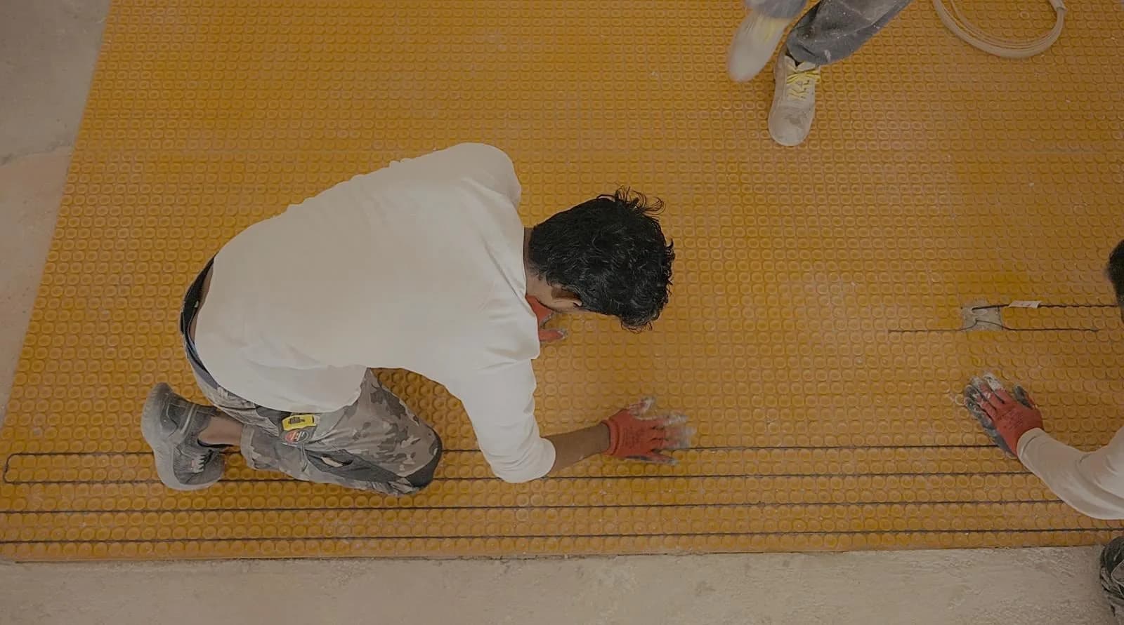 Installing underfloor heating pipes before screeding